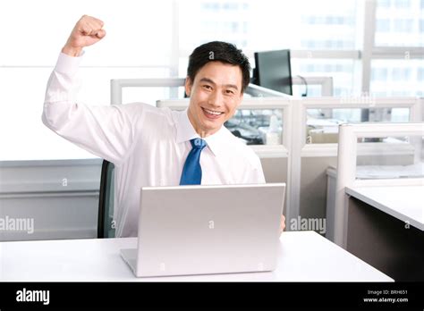 HAPPY OFFICE WORKER .